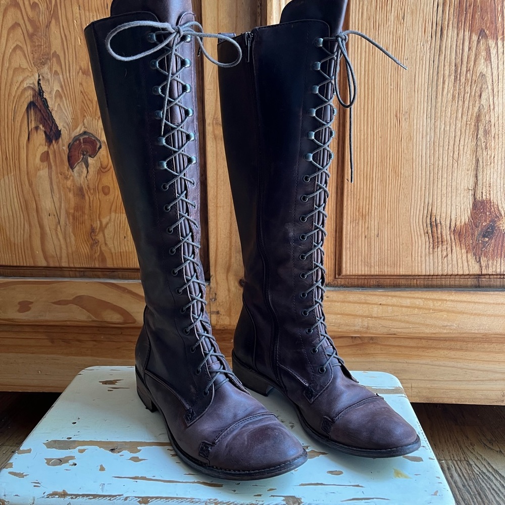 Vintage Charles David rustic brown boots 👢